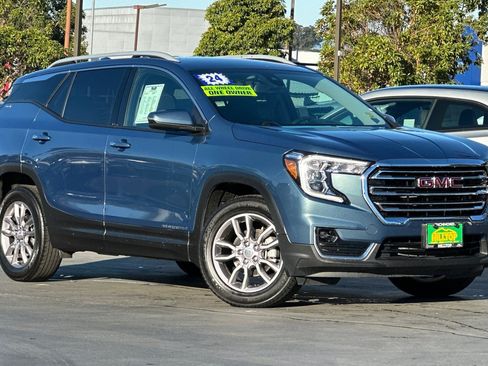 Used 2024 GMC Terrain SLT image 2