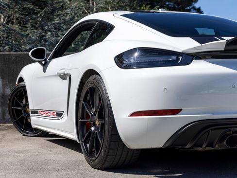 Certified 2025 Porsche 718 Cayman GTS RWD image 22