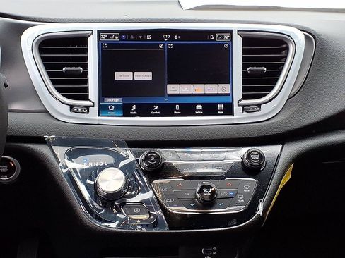 New 2026 Chrysler Voyager LX FWD image 10