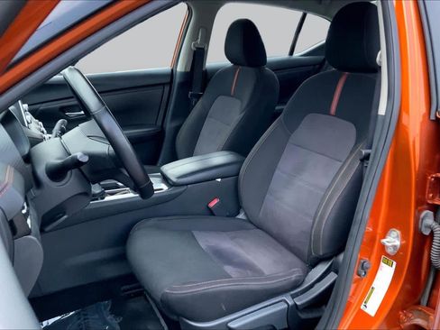 Used 2025 Nissan Sentra SR FWD image 8