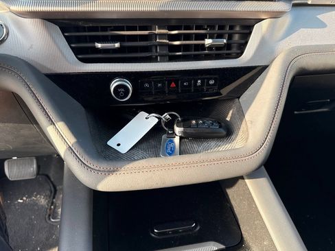 Used 2025 Ford Explorer Active RWD image 23