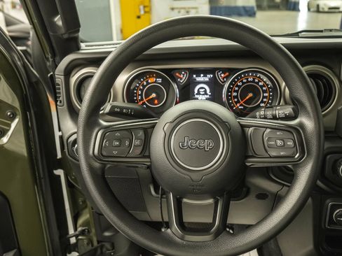 Used 2021 Jeep Wrangler Unlimited Sport AWD/4WD image 24