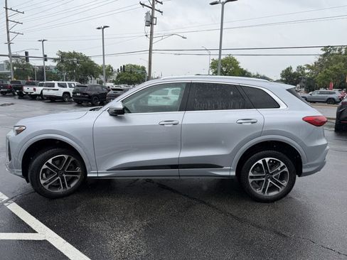 Used 2025 Audi Q5 Premium w/ Convenience Package AWD/4WD image 3