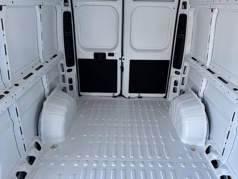 New 2025 RAM ProMaster 2500 w/ Quick Order Package 22G SLT image 18