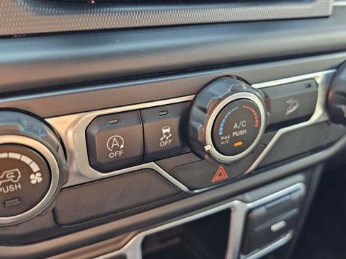 Used 2018 Jeep Wrangler Unlimited Sport AWD/4WD image 25