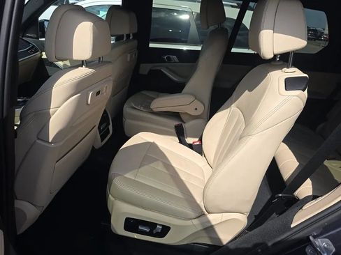 Used 2021 BMW X7 xDrive40i w/ M Sport Package AWD/4WD image 9