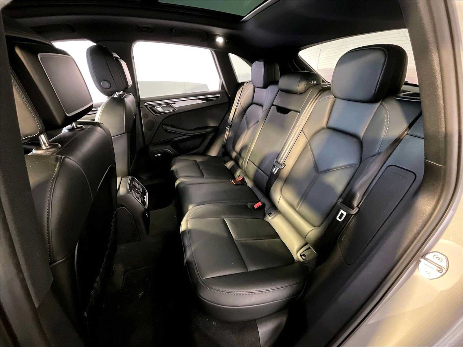 Certified 2023 Porsche Macan S AWD/4WD image 24