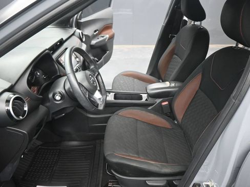 Used 2021 Nissan Kicks SR FWD image 9