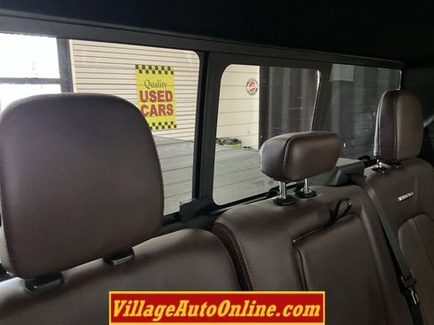 Used 2016 Ford F150 Platinum w/ Equipment Group 701A Luxury image 37