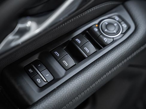 Used 2022 GMC Yukon Denali w/ Denali Premium Package image 50