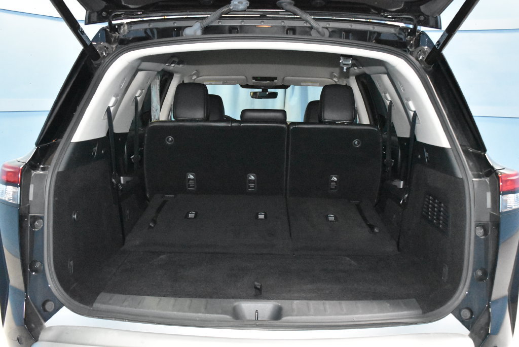 Used 2025 Nissan Pathfinder SL AWD/4WD image 32