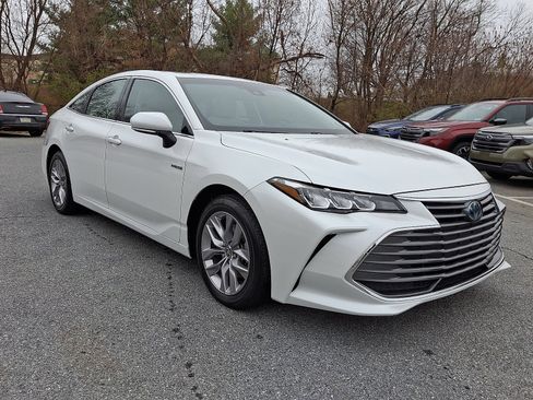 Used 2021 Toyota Avalon XLE image 3