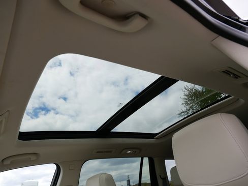 Certified 2024 Cadillac XT6 Premium Luxury w/ LPO, Floor Liner Package AWD/4WD image 33