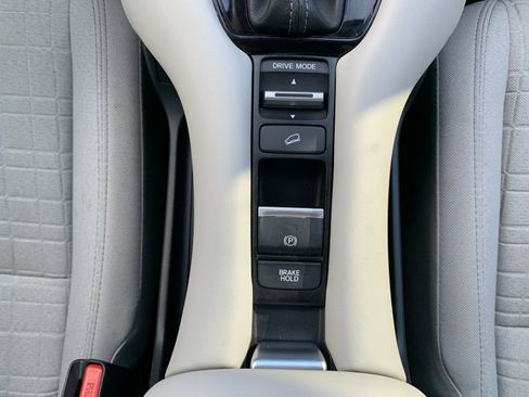 Certified 2025 Honda HR-V LX image 28