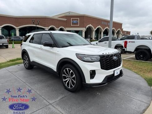 Used 2025 Ford Explorer ST-Line w/ Premium Package RWD image 1