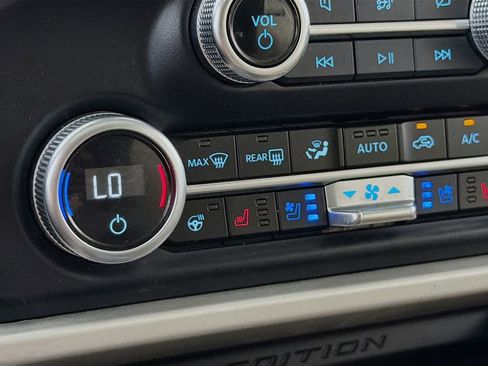 Used 2024 Ford Expedition Limited AWD/4WD image 25
