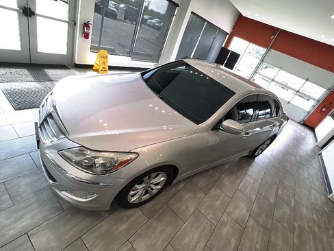 Used 2012 Hyundai Genesis 3.8 RWD image 29