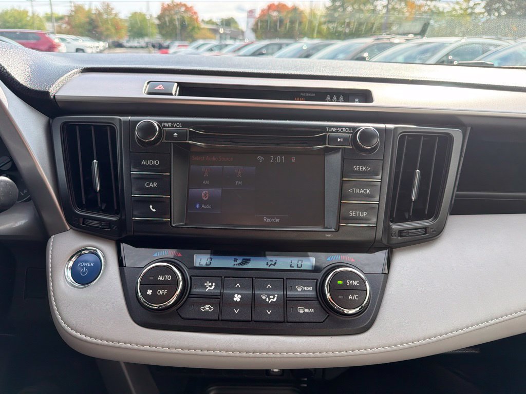 Used 2018 Toyota RAV4 LE AWD/4WD image 26