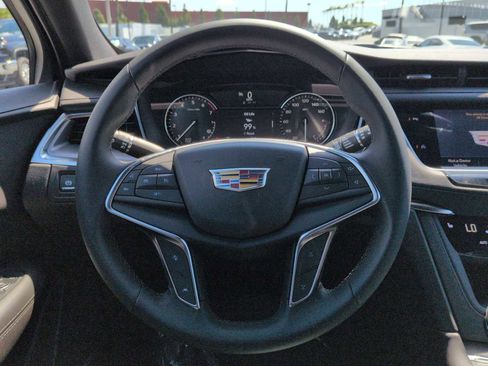 New 2025 Cadillac XT5 Luxury image 14