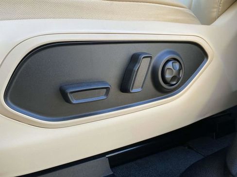 Used 2023 Jeep Grand Cherokee Limited image 21