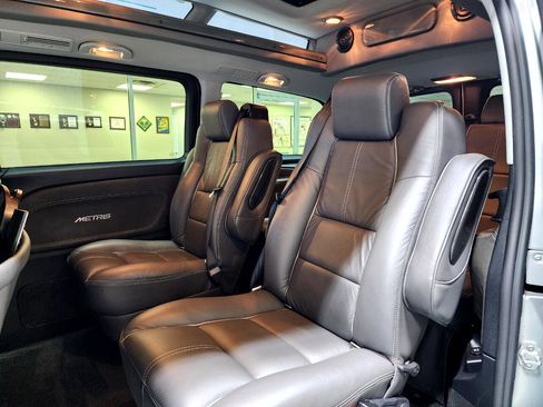 Used 2018 Mercedes-Benz Metris Passenger image 19