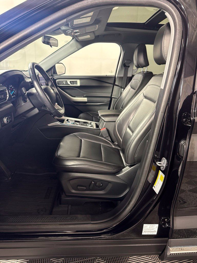 Certified 2023 Ford Explorer XLT w/ Equipment Group 202A AWD/4WD image 17