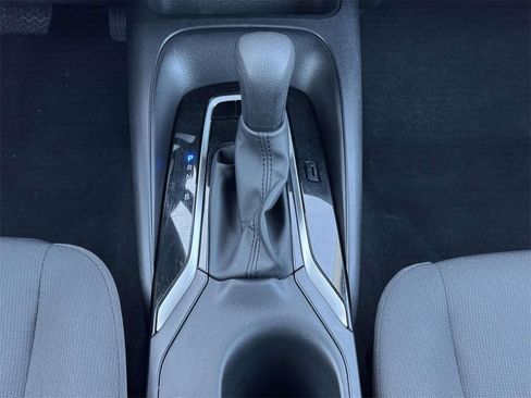 Used 2025 Toyota Corolla LE image 6