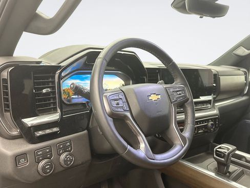 Used 2023 Chevrolet Silverado 1500 High Country w/ High Country Premium Package AWD/4WD image 7