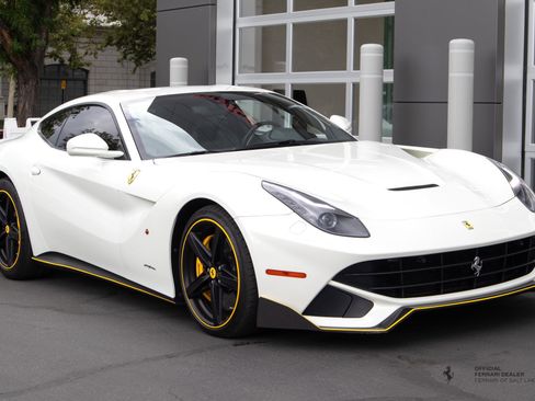 Used 2015 Ferrari F12 Berlinetta RWD image 8