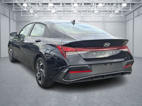 Certified 2025 Hyundai Elantra Sport FWD image 4