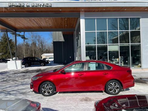 Used 2020 Kia Forte LXS FWD image 2