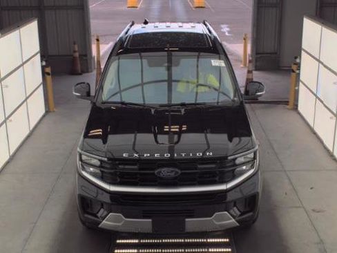 Used 2025 Ford Expedition Platinum AWD/4WD image 22