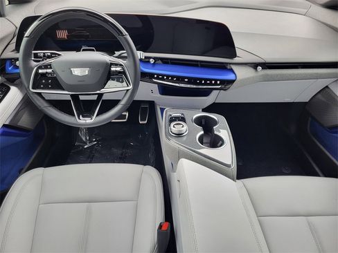 Used 2025 Cadillac Optiq Luxury 1 image 15