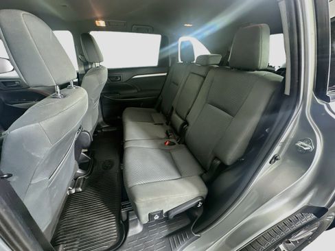 Used 2019 Toyota Highlander LE FWD image 27