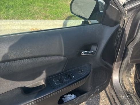 Used 2014 Dodge Avenger SE image 4