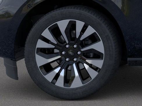 New 2025 Ford Expedition Platinum w/ Driver's Package image 19