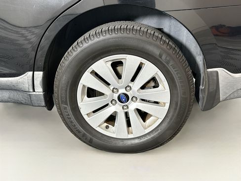 Used 2017 Subaru Outback 2.5i Premium AWD/4WD image 11