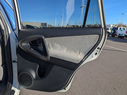 Used 2013 Toyota RAV4 EV image 33