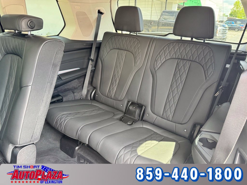 Used 2025 BMW X7 xDrive40i AWD/4WD image 44