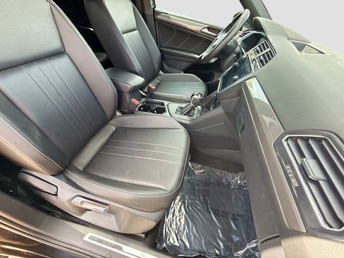 Used 2023 Volkswagen Tiguan SE R-Line image 12