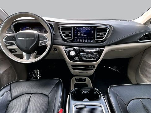 Used 2019 Chrysler Pacifica Limited FWD image 15