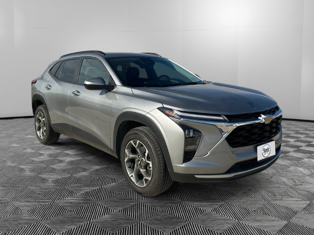 Used 2025 Chevrolet Trax LT FWD image 7