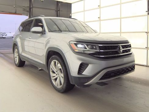 Used 2023 Volkswagen Atlas SE w/ Panoramic Sunroof Package AWD/4WD image 3