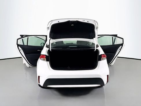 Used 2020 Toyota Corolla LE image 18