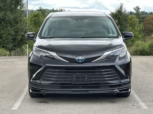 Used 2023 Toyota Sienna LE AWD/4WD image 31