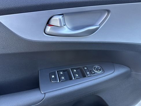 Used 2024 Kia Forte LXS image 7