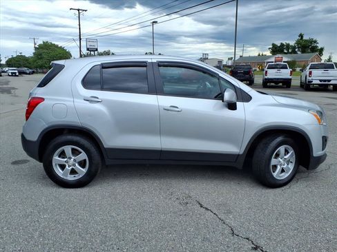 Used 2016 Chevrolet Trax LS AWD/4WD image 3