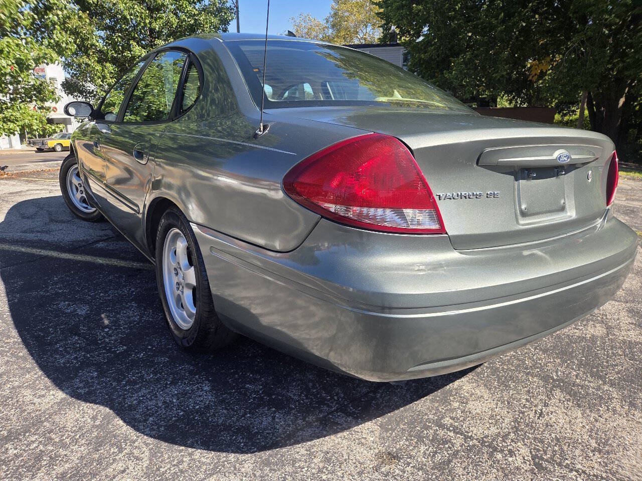 Used 2007 Ford Taurus SE FWD image 9