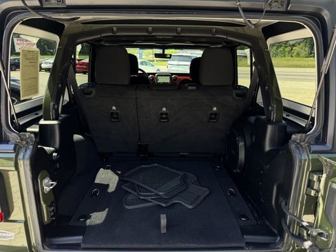 Used 2021 Jeep Wrangler Unlimited Rubicon AWD/4WD image 12