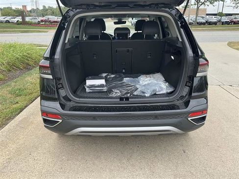 New 2025 Volkswagen Taos SEL image 14